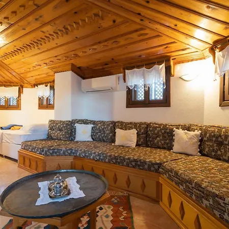 Liya Boutique & 아키아카