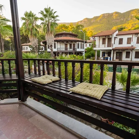 Liya Boutique & * 아키아카