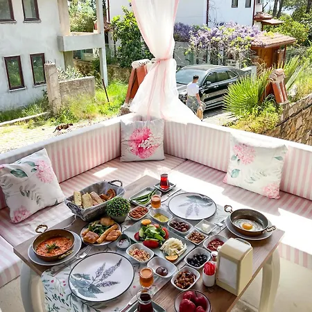 Liya Boutique & Apartament *