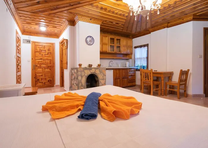 Liya Boutique & * アクヤカ