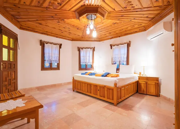 Liya Boutique & * アクヤカ