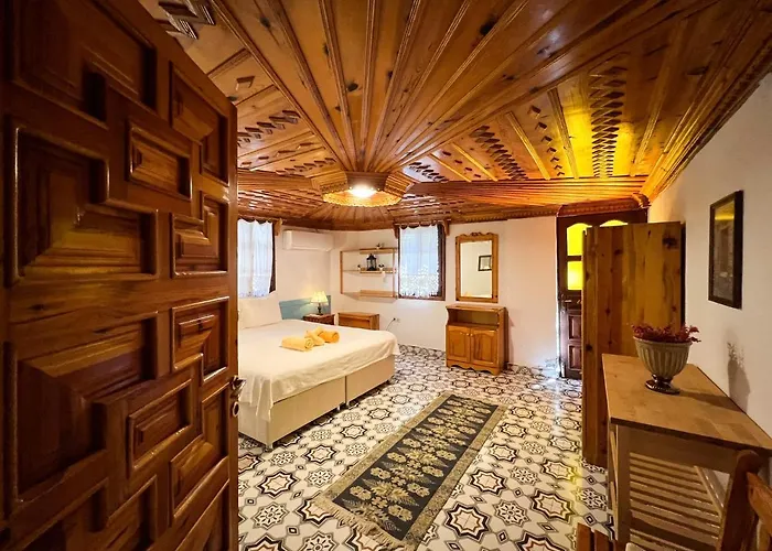 Liya Boutique & * アクヤカ