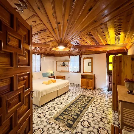 Liya Boutique & * 阿奇亚卡